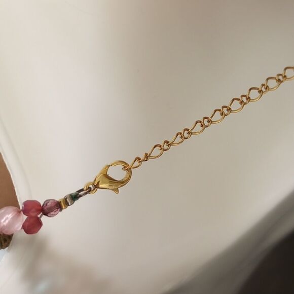 Beautiful beaded necklace with round medallion - Picture 4 of 7